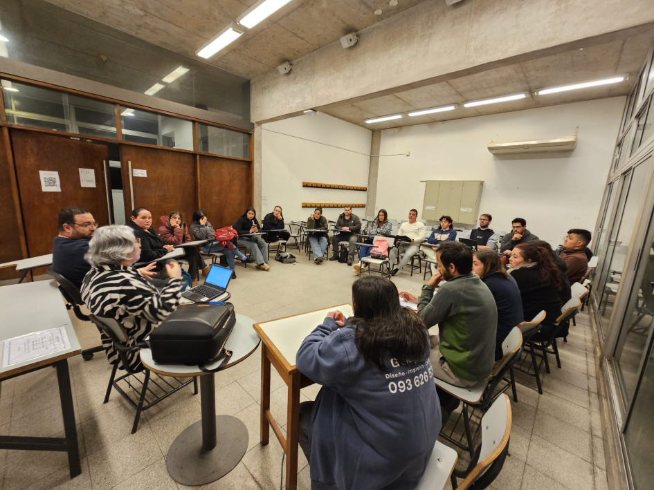 Personas reunidas en Asamblea del IFD Melo | Cerro Largo