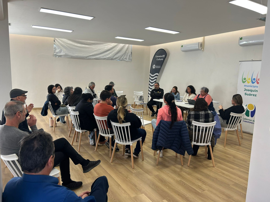 Personas reunidas en Asamblea del Centro Cultural Joaquin Suárez | Canelones