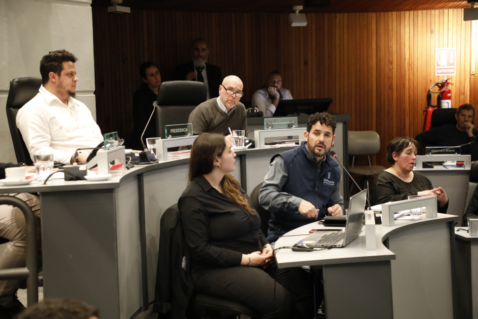Titular de la Defensoría presentando el Informe Anual
