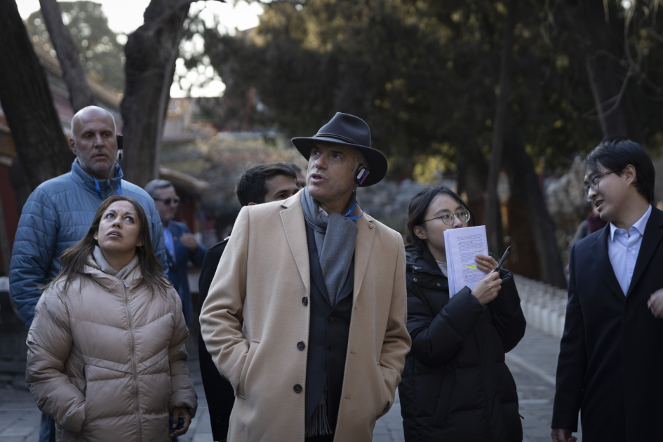 Presidente Orsi, Ministra Cardona e Intendente de Canelones, Legnani caminan en la Ciudad Prohibida
