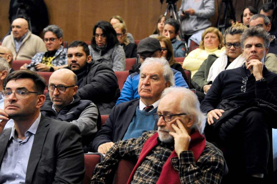 Juan Miguel Petit entre los asistentes al acto Juan Miguel Petit entre los asistentes al acto