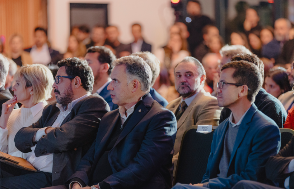 Detalle de autoridades nacionales en primera fila