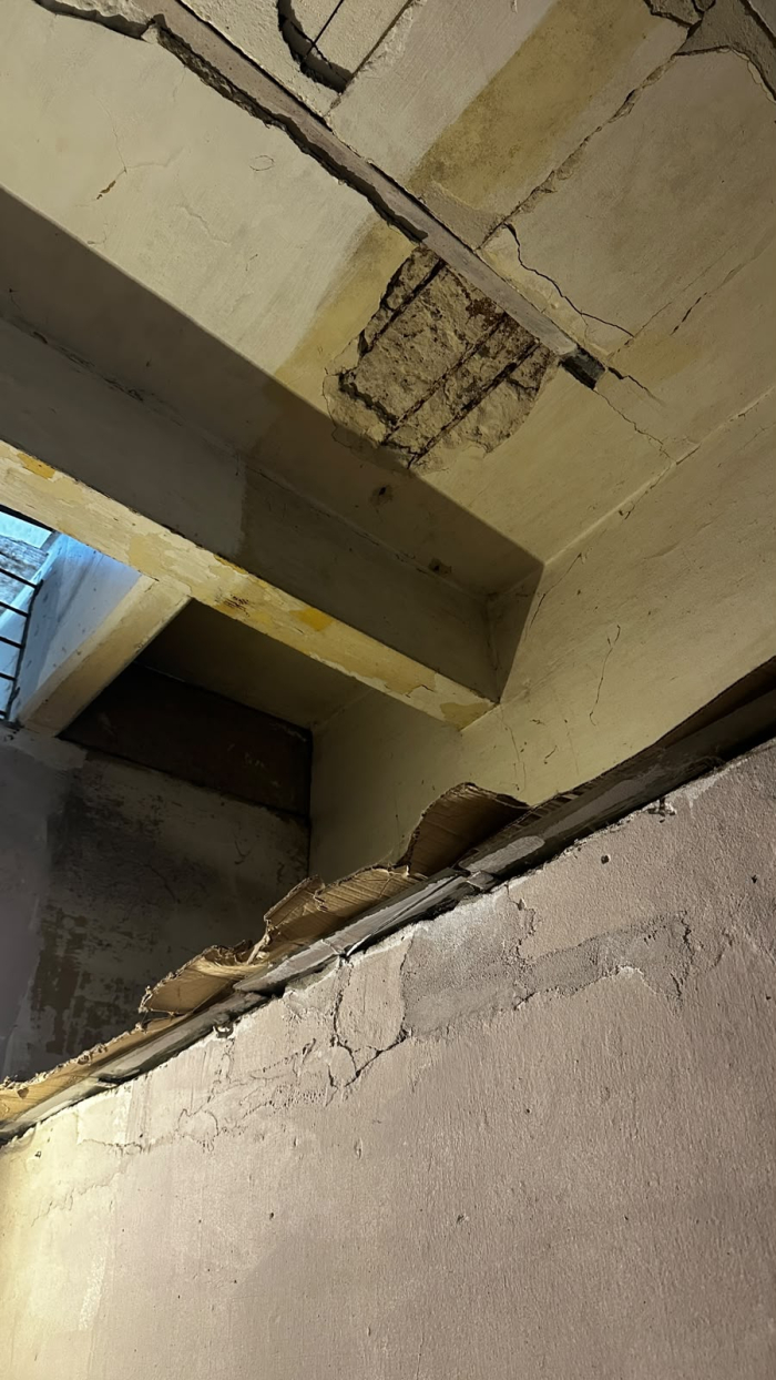 Foto de la vivienda en condiciones de insalubridad y riesgo estructural