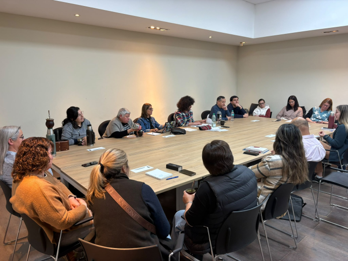 Personas reunidas en Asamblea Centro Social Cultural | Río Negro