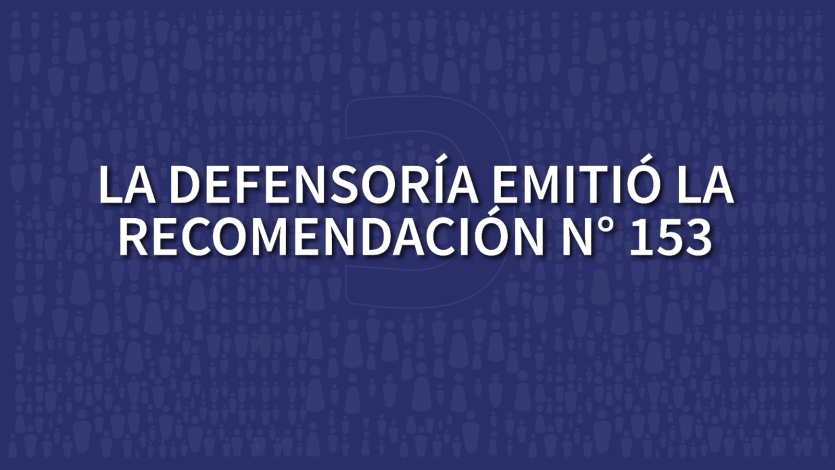 Placa informativa con el texto "La Defensoría emitió la Recomendación N°153"