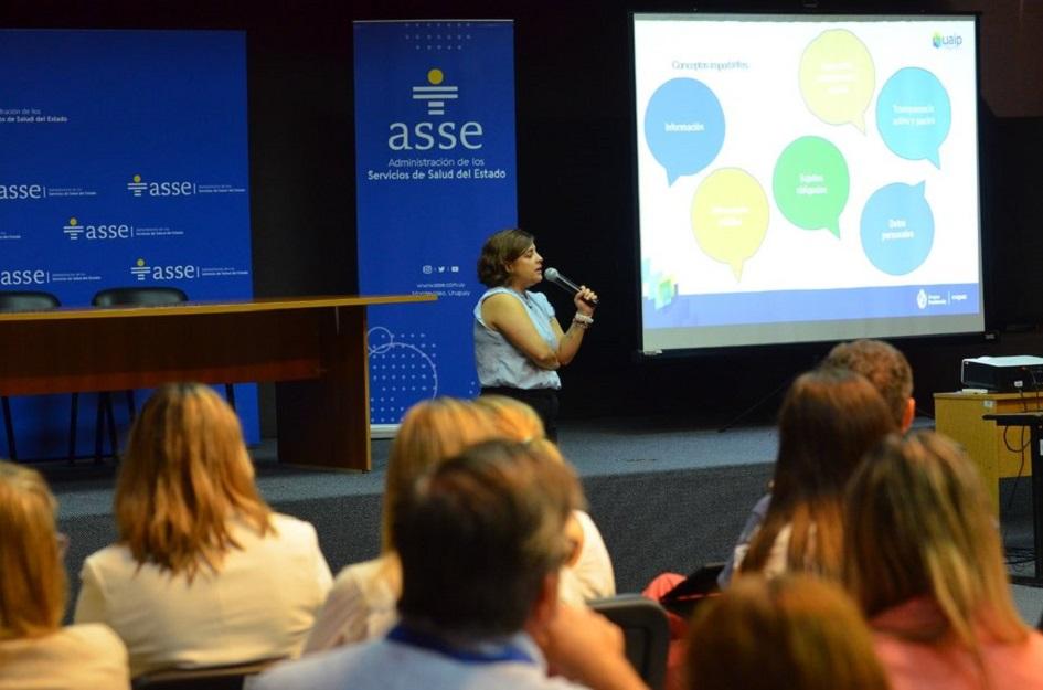 Representantes de UAIP y de ASSE durante la capacitación. Fuente: ASSE Representantes de UAIP y de ASSE durante la capacitación. Fuente: ASSE