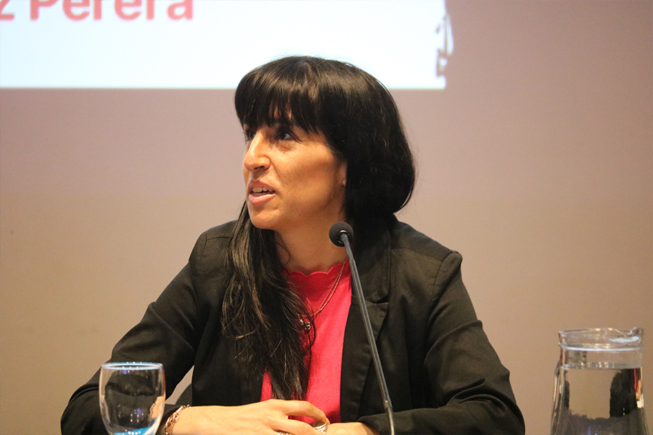 Verónica Martínez Perera, representante del MIDES exponiendo en el último panel
