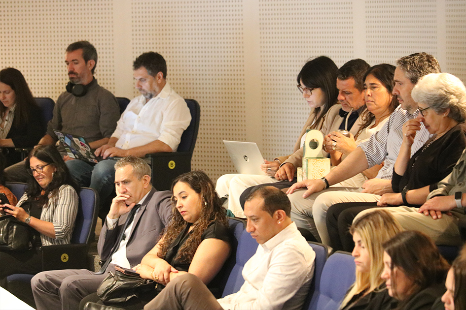 Personas participando del evento