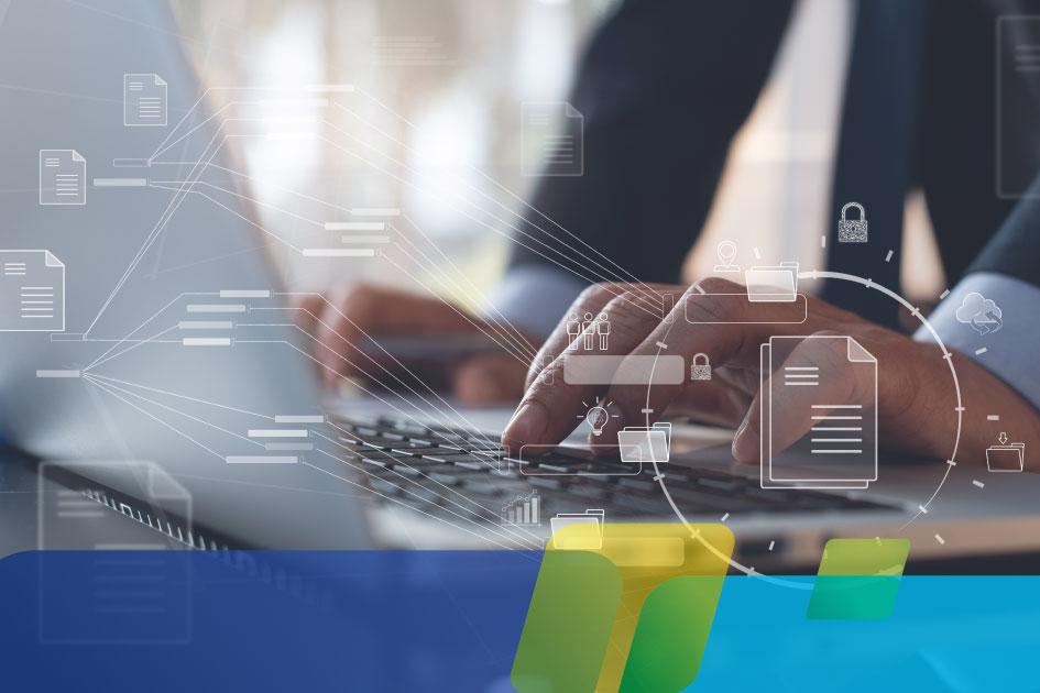 Información reservada Persona utilizando una computadora