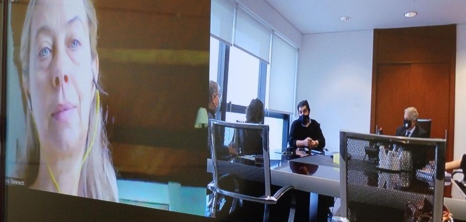 Dra. Diana Domenech integrada a la reunión vía plataforma virtual