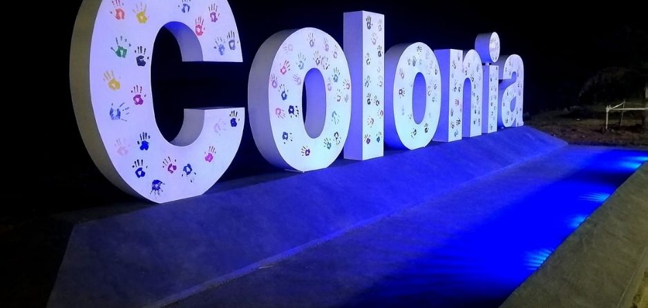 Letrero "Colonia" en el departamento homónimo