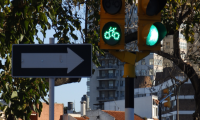 Imagen de semáforo, habilitando cruce de ciclistas Imagen de semáforo, habilitando cruce de ciclistas