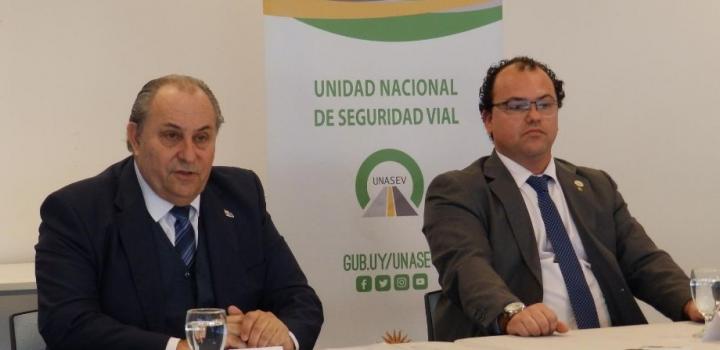 Esc. Alejandro Draper haciendo uso de la palabra