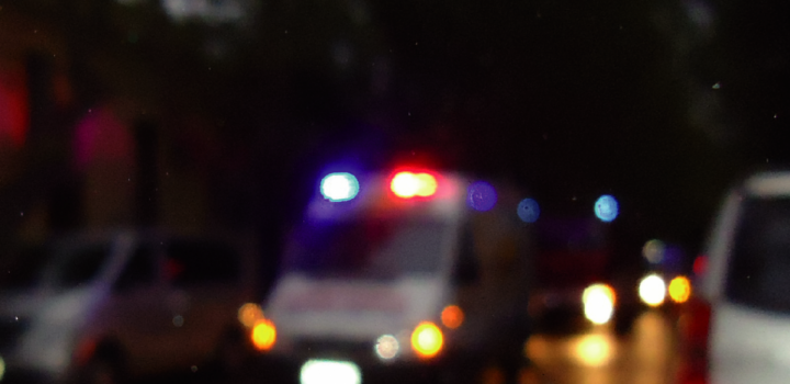 ambulancia circulando ambulancia circulando
