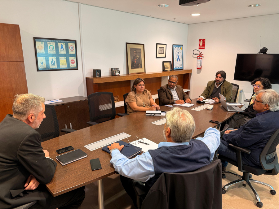 Reunión con Pígola, Camacho, César García, Metediera, López, Pintos y Artagaveytia