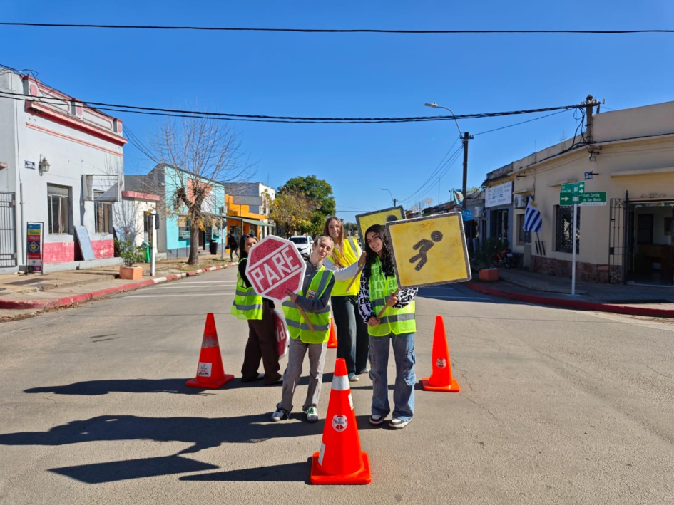 Niños y niñas viven la actividad "Inspector por un día"