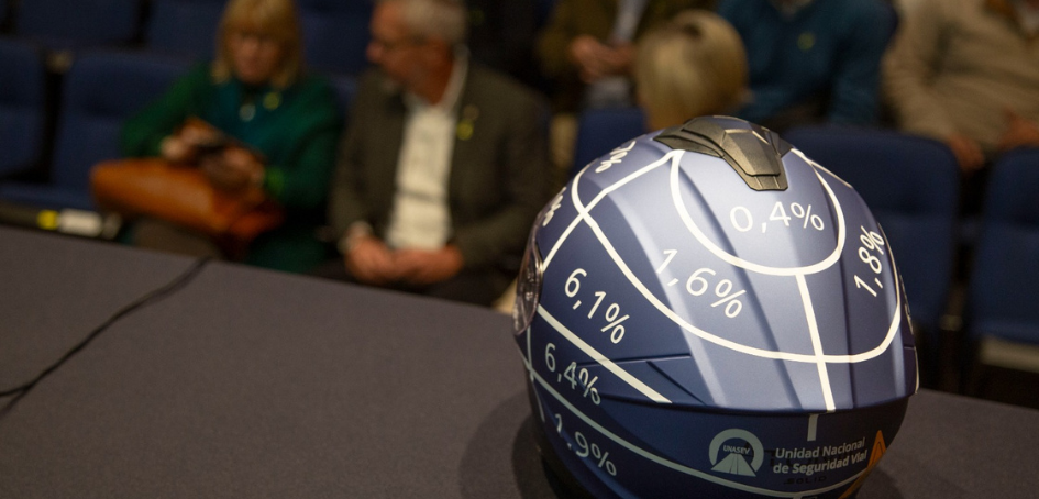 Casco que ilustra ubicación de tendencia de lesiones en la cabeza