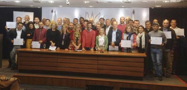 Imagen del grupo con sus Certificados de Acreditación de Saberes Imagen del grupo con sus Certificados de Acreditación de Saberes