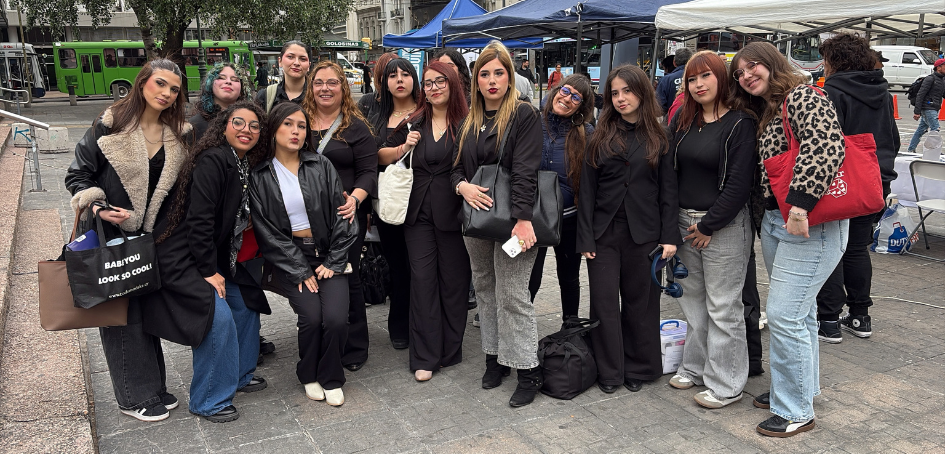 Estudiantes de UTU del Curso Estilismo Artístico