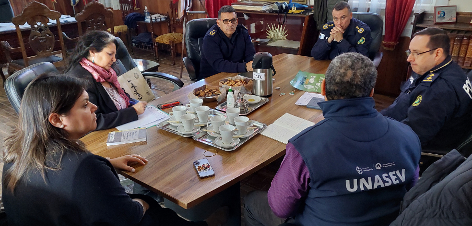 Directores de Unasev reunidos con la plana mayor de Jefatura de Artigas Directores de Unasev reunidos con la plana mayor de Jefatura de Artigas