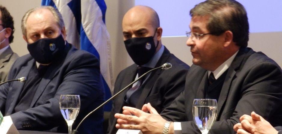 Dr. Leonardo Cipriani - Presidente de ASSE-, haciendo uso de la palabra Dr. Leonardo Cipriani - Presidente de ASSE-, haciendo uso de la palabra