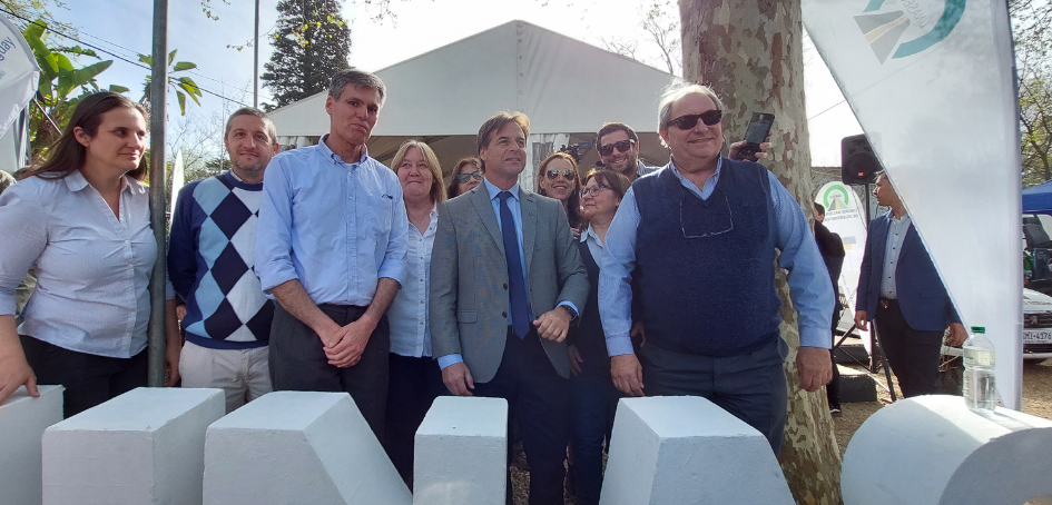 Presidente de la República, Luis Lacalle, flanqueado por Alejandro Draper y Mauricio Viera Presidente de la República, Luis Lacalle, flanqueado por Alejandro Draper y Mauricio Viera
