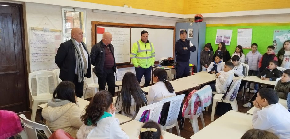 Director de UNASEV, Carlos Manzor, en visita a Escuelas de Artigas
