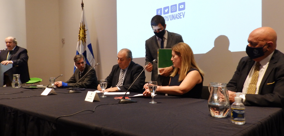 Momento en que se firma Convenio MAPFRE - UNASEV Momento en que se firma Convenio MAPFRE - UNASEV