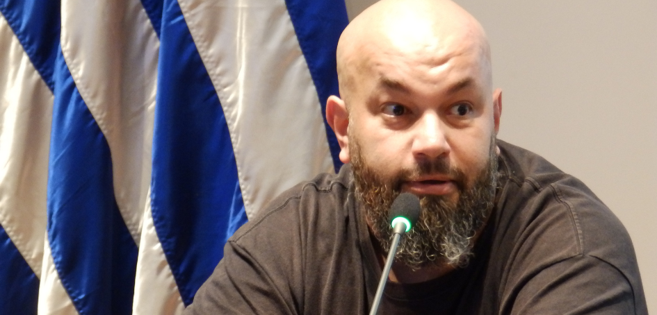 Dr. Paul Rui haciendo uso de la palabra durante el Seminario "Usos de drogas y seguridad vial" Dr. Paul Rui haciendo uso de la palabra durante el Seminario "Usos de drogas y seguridad vial"