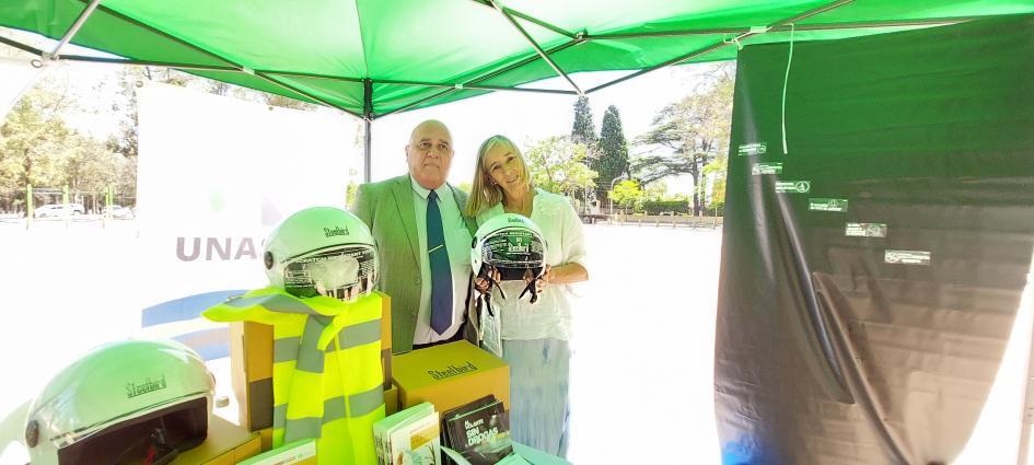 Entrega de Cascos Director Manzor y alcandesa Ruiz