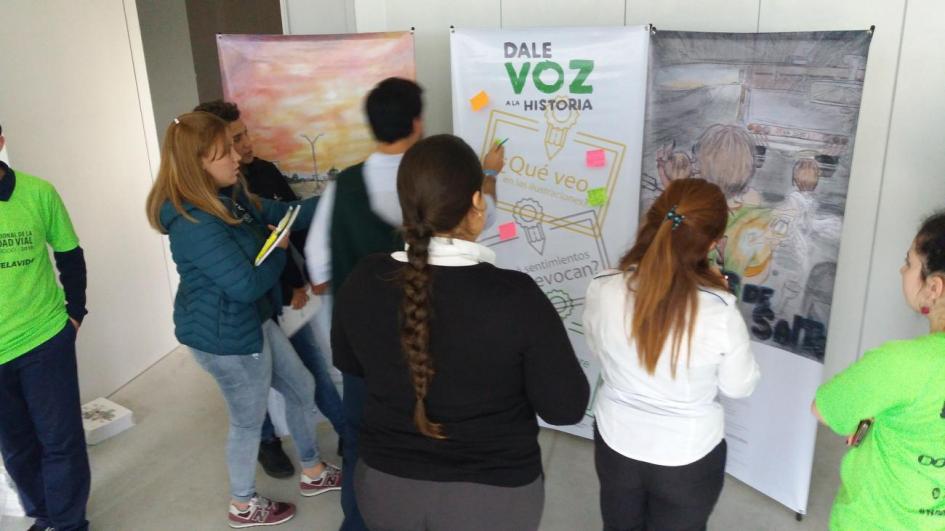 Estudiantes participando de la propuesta