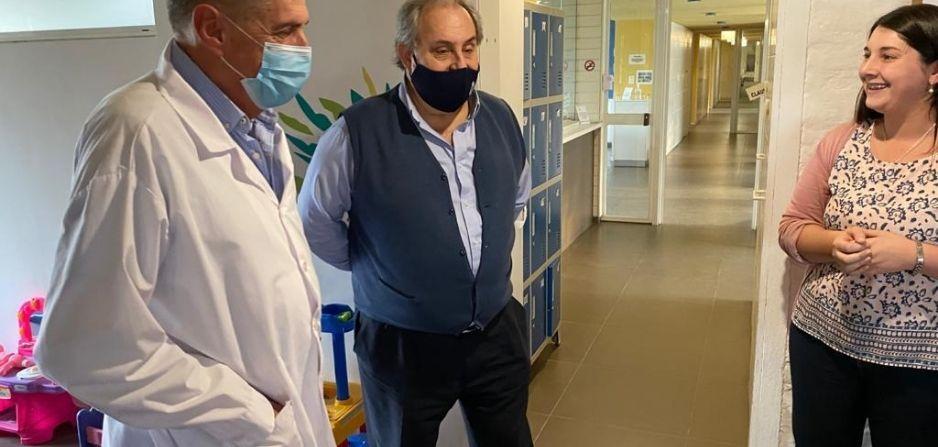 Dr. Ciro Ferreira muestra instalaciones de Hospital Regional de Tacuarembó a Esc. Alejandro Draper Dr. Ciro Ferreira muestra instalaciones de Hospital Regional de Tacuarembó a Esc. Alejandro Draper
