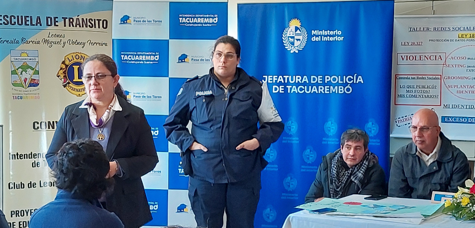 La Directora de Tránsito de Paso de los Toros, Libertad de Armas en uso de la palabra La Directora de Tránsito de Paso de los Toros, Libertad de Armas en uso de la palabra