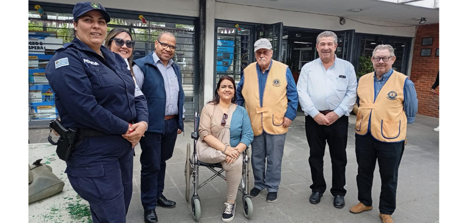 Director Pintos junto a RENAVIC , ULOSEV Paso de los Toros, Leones y jerarca de Intendencia Director Pintos junto a RENAVIC , ULOSEV Paso de los Toros, Leones y jerarca de Intendencia