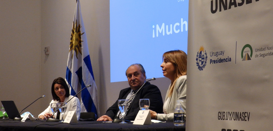 Autoridades de UNASEV y Fundación Gonzalo Rodríguez durante la firma del convenio