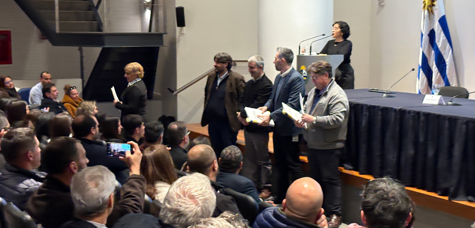 Los educandos reciben su Certificado Los educandos reciben su Certificado