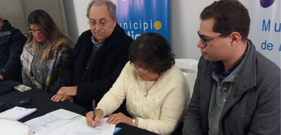 Estela Gonzáles, referente de ULOSEV Migues, durante la firma de Acta Estela Gonzáles, referente de ULOSEV Migues, durante la firma de Acta