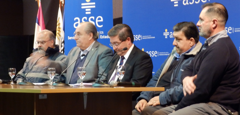 Autoridades de ASSE, UNASEV y SAME 105 en la mesa de presentación