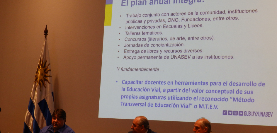Presentación del referente del Área de Educación Vial y Capacitación de UNASEV Presentación del referente del Área de Educación Vial y Capacitación de UNASEV