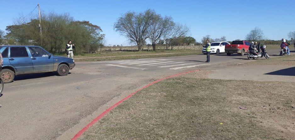 Fiscalización en cruce riesgoso cercano a Escuela 120 en la ciudad de Salto Fiscalización en cruce riesgoso cercano a Escuela 120 en la ciudad de Salto