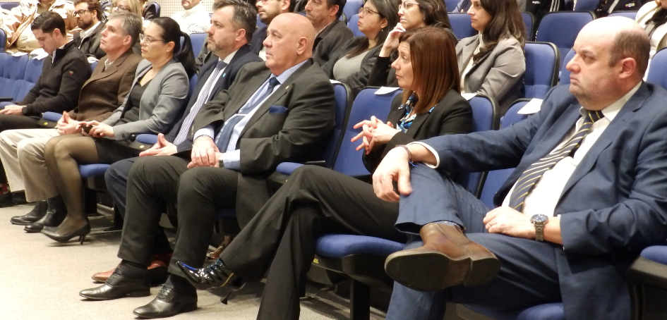Público asistente durante la exposición Público asistente durante la exposición