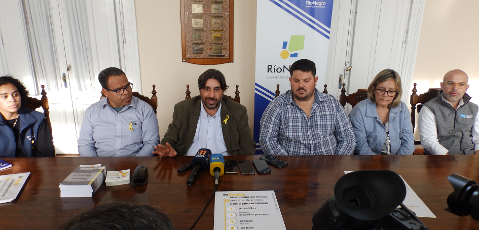 Autoridades de Unase e Intendencia de Río Negro en conferencia de prensa Autoridades de Unase e Intendencia de Río Negro en conferencia de prensa