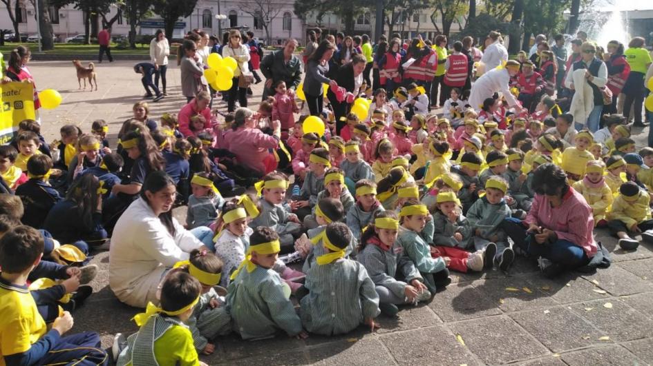 Prescolares en plaza pública