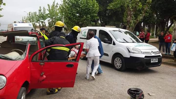 Simulación de rescate Simulación de rescate de un auto siniestrado a una ambulancia