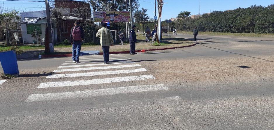 Cruce riesgoso cercano a Escuela 120 en la ciudad de Salto