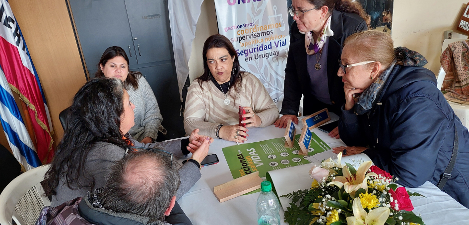 Al centro, la representante de la Red de Víctimas, María de los Ángeles Ledesma Al centro, la representante de la Red de Víctimas, María de los Ángeles Ledesma