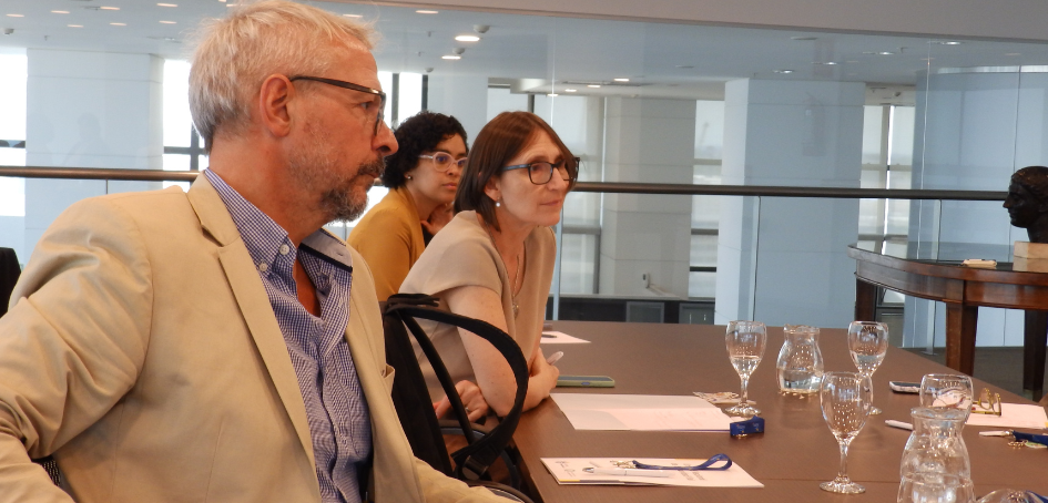 Dr. Leonel Briozzo y Claudia Peris de Salud Pública y Transporte y Obras Públicas, respectivamente