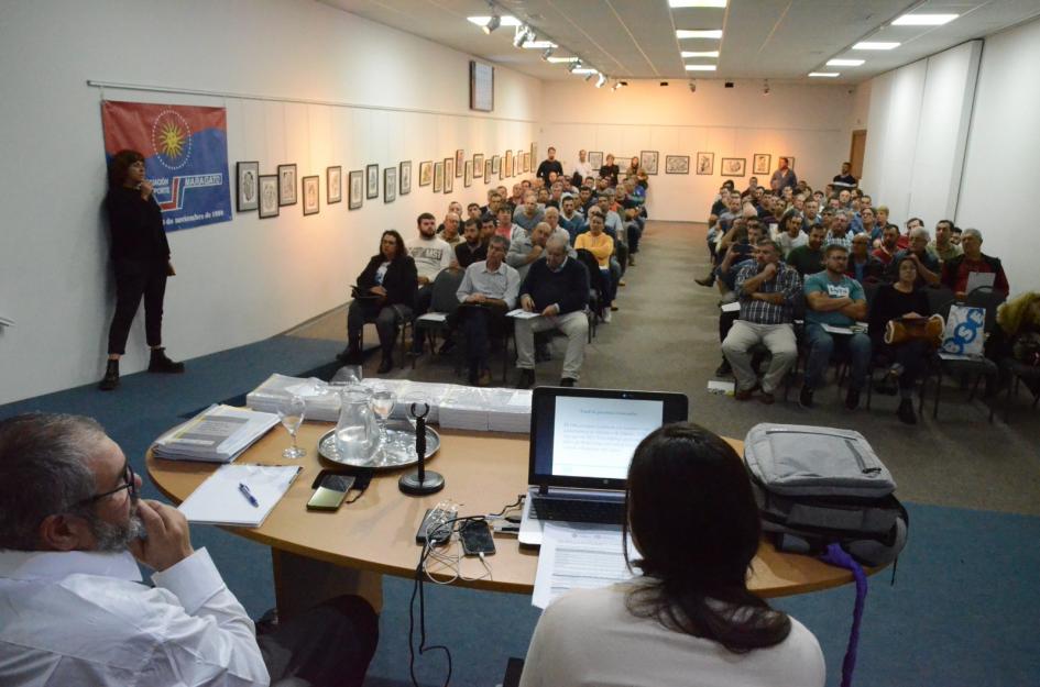 Vista de la asistencia desde la mesa principal Vista de la asistencia desde la mesa principal