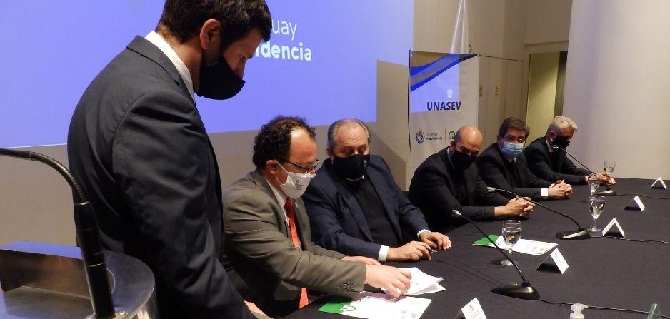 Momento de la firma del Convenio UNASEV - SUE