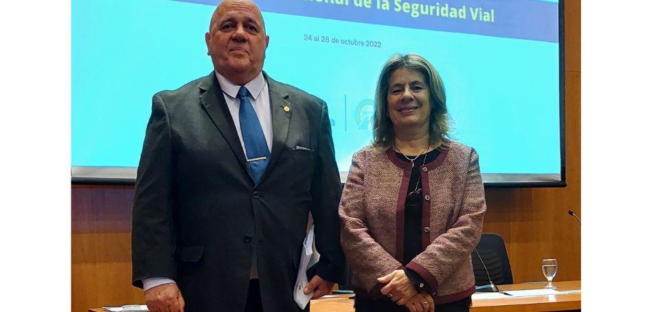 Director Carlos Manzor junto a vicepresidenta del Banco de Seguros del Estado, Ing. Silvana Olivera